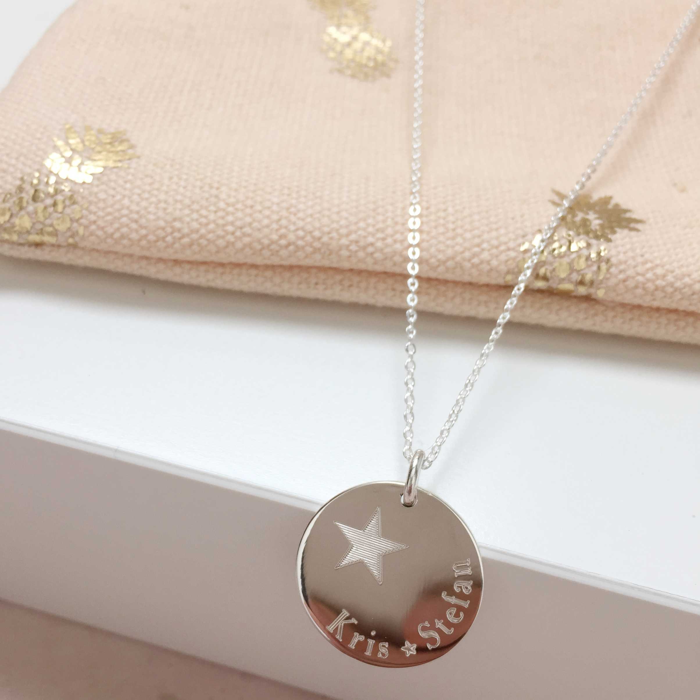Médaille étoile décentrée - Fifi Brin d'Argent - Bijoux personnalisés en  argent massif ou plaqué or